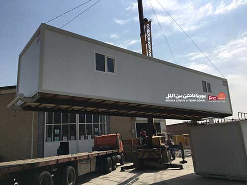 بارگیری کانکس توسط جرثقیل 